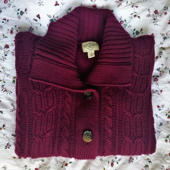 Burgundy Cardigan w/collar - Picture 1 of 3