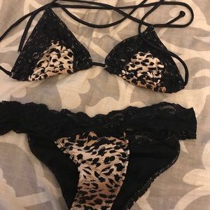Animal print bikini w/ scrunched bottom