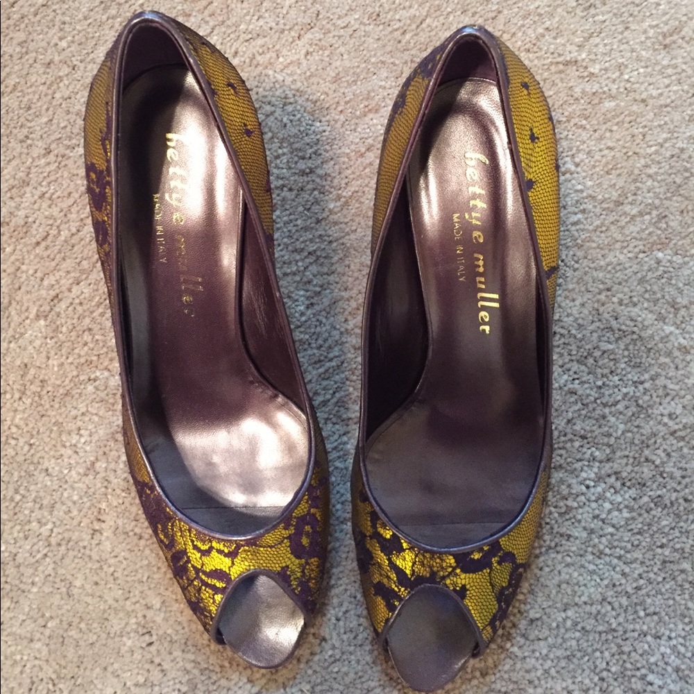 New adorable gold purple heels