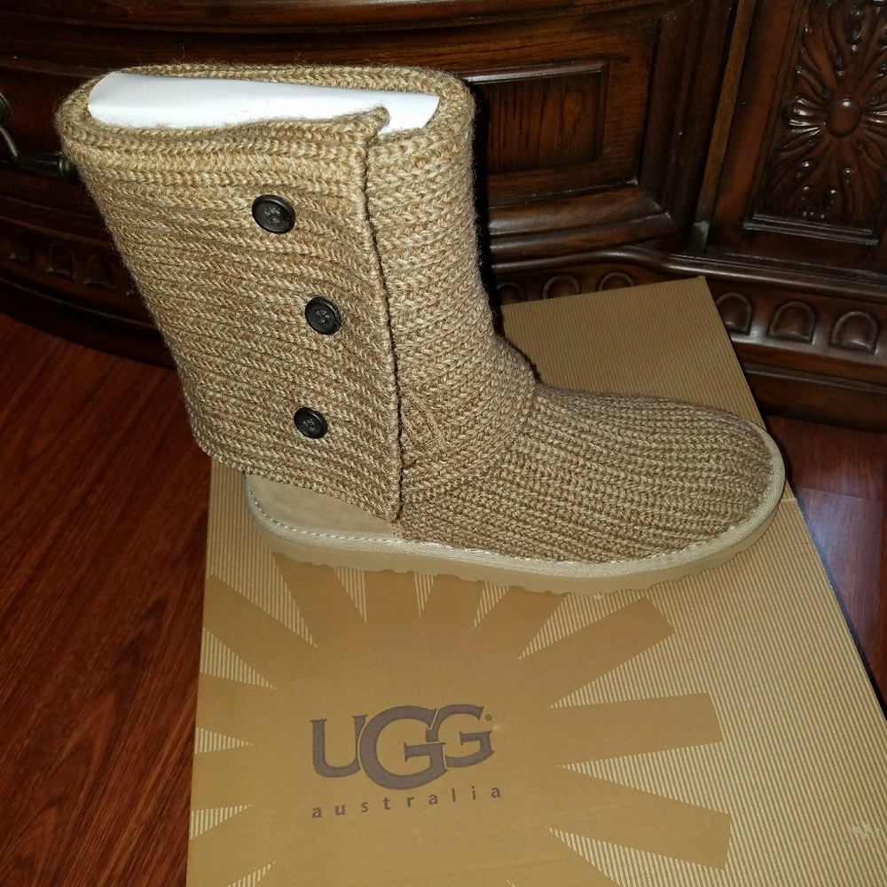 ****SOLD***UGG