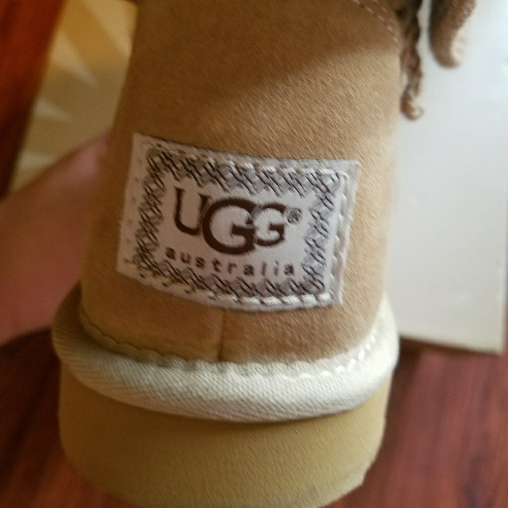 ****SOLD***UGG - Picture 2 of 2