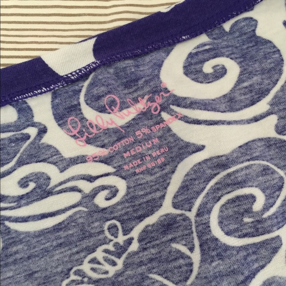 SOLD ✅ Lilly Pulitzer Meredith Short Sleeve Tee - Picture 2 of 3
