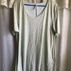 🌿Feather print LuLaRoe Perfect T🌿