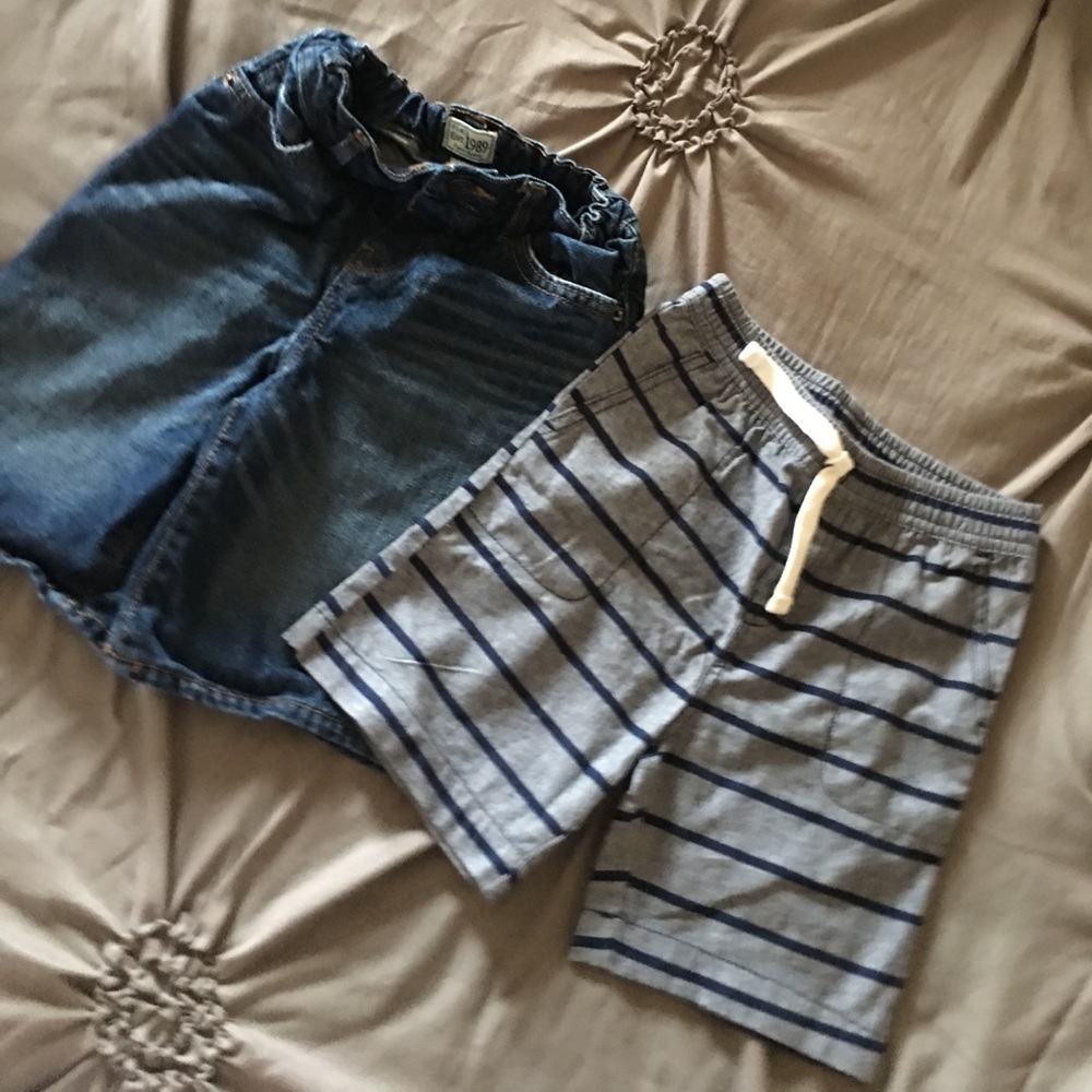 Lot of size 5t little boy shorts.