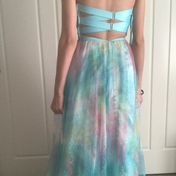 A blue formal dress - Picture 2 of 4