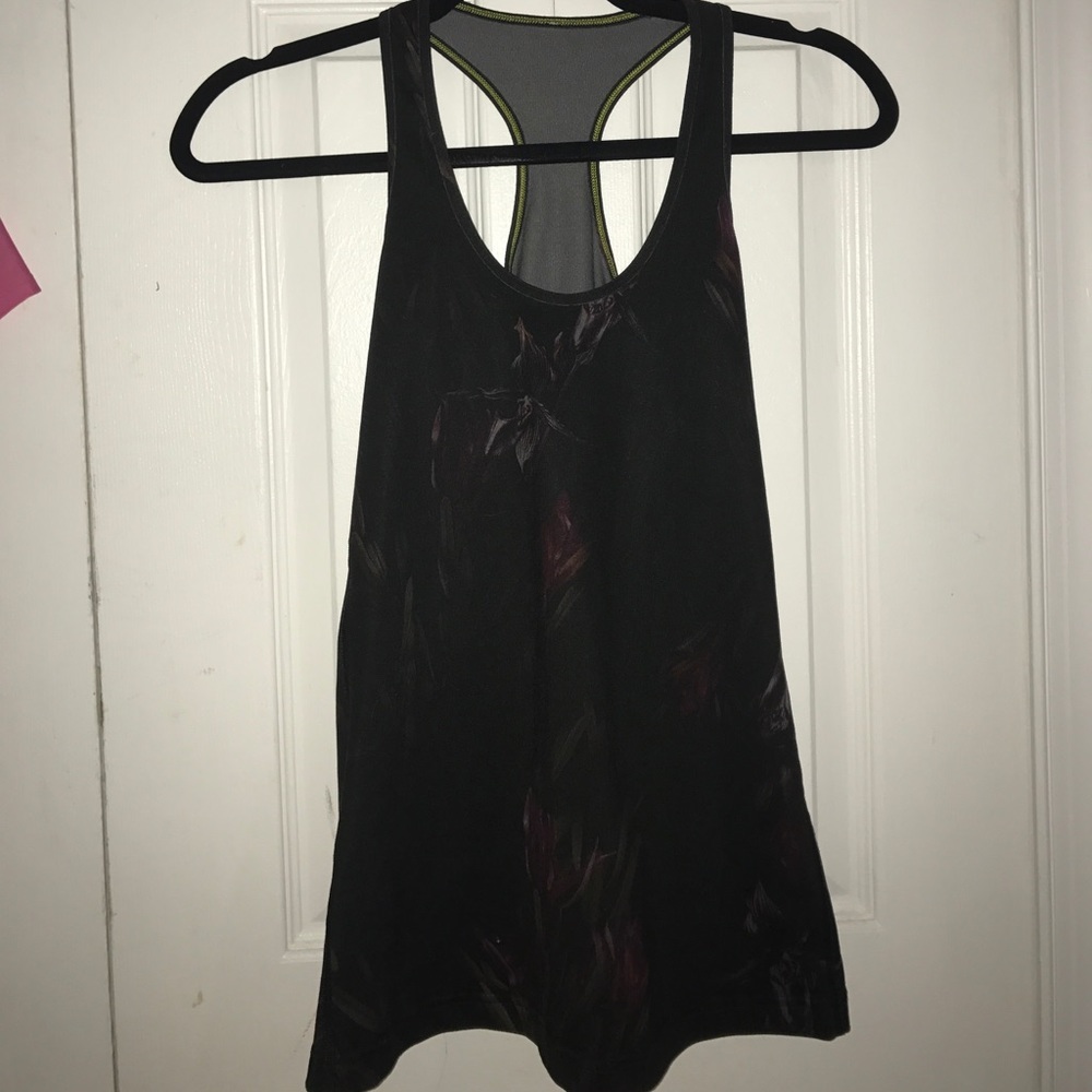 Cute barely worn Lululemon tank Top
