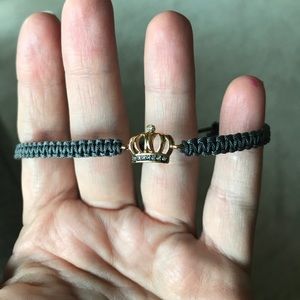 Crown adjustable bracelet