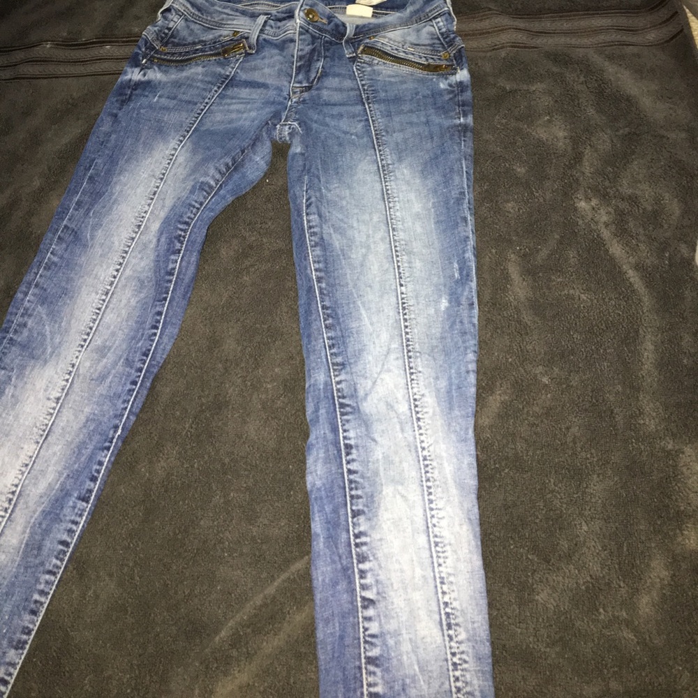 Jeans - Picture 1 of 2