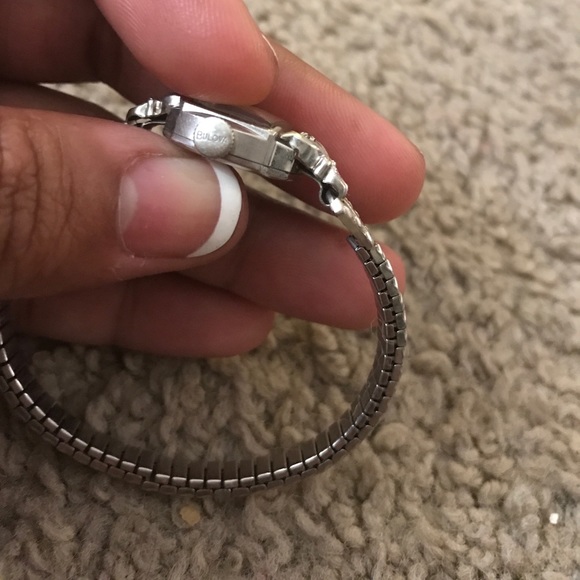 BULOVA 23 WOMENS WATCH - Picture 2 of 5