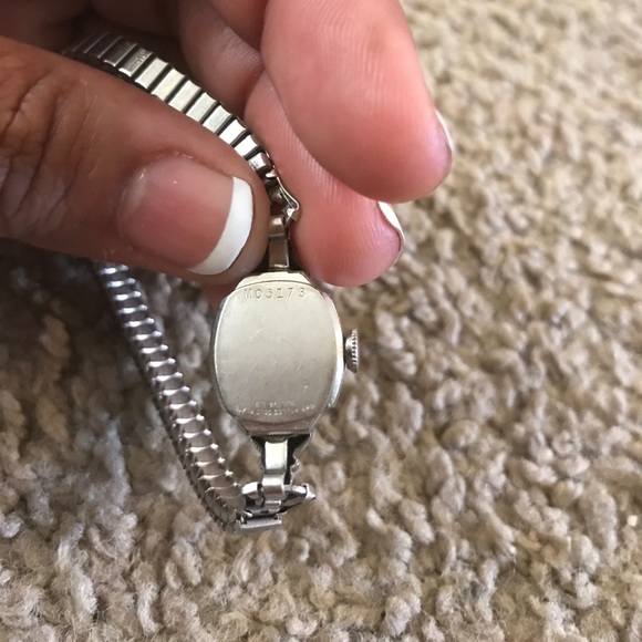 BULOVA 23 WOMENS WATCH - Picture 3 of 5