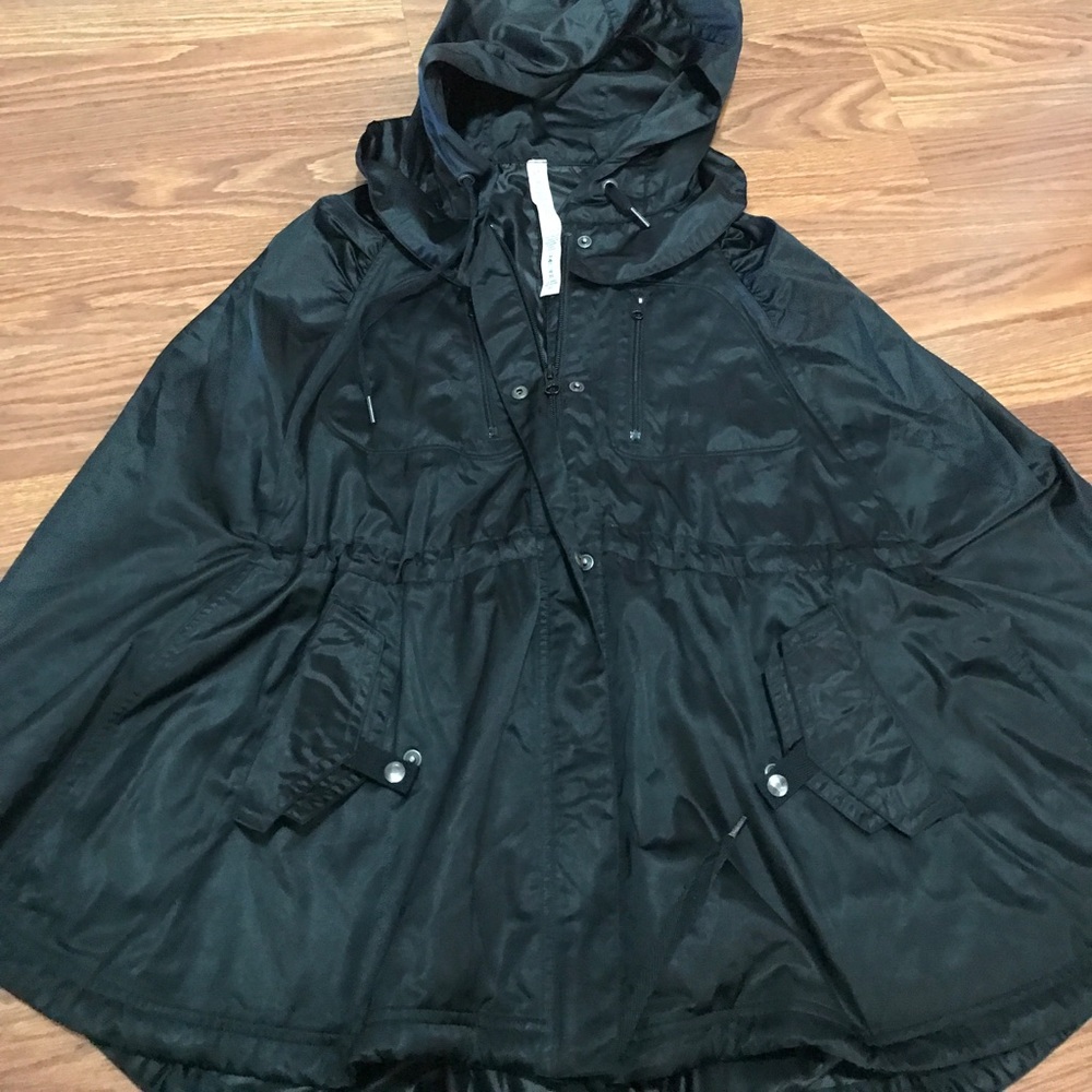 Lululemon Rain Run Peak to Peak See Me Pancho S/M