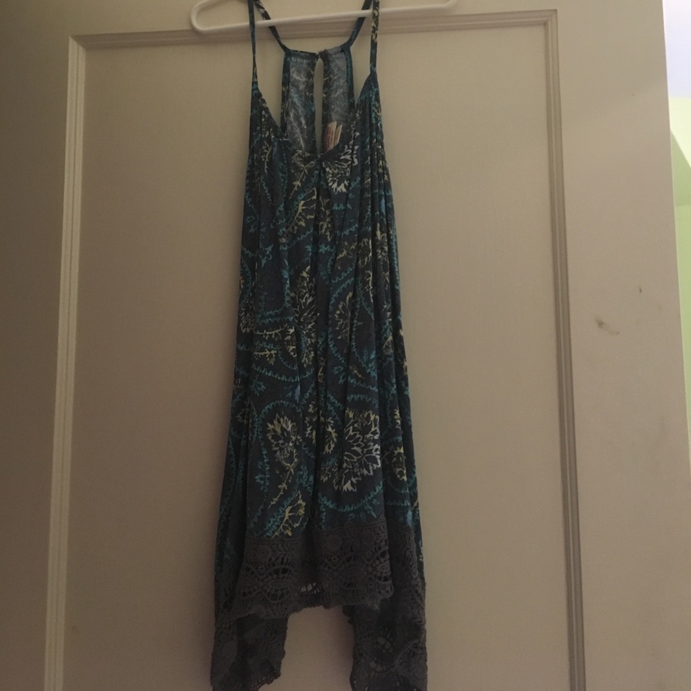 Sleeveless paisley floral top