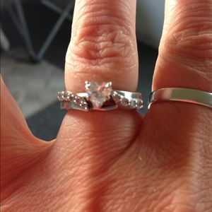 White gold heart shaped wedding band set