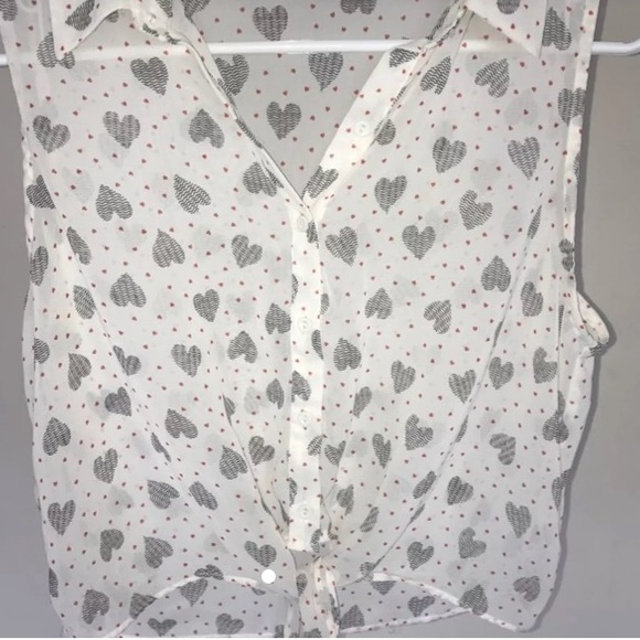 Cute tie-up blouse - Picture 1 of 4