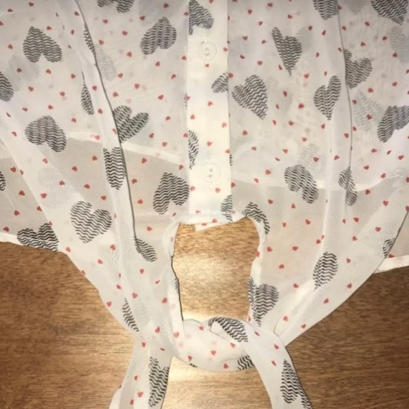 Cute tie-up blouse - Picture 2 of 4