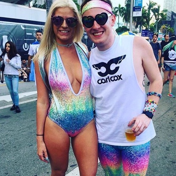 ✨💕MEET YOUR POSHER💕✨ - Picture 5 of 5