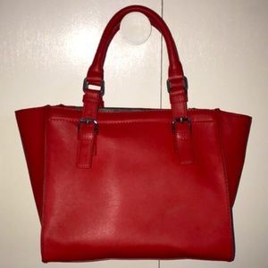 🎈LIKE NEW🎈 vibrant red Express purse