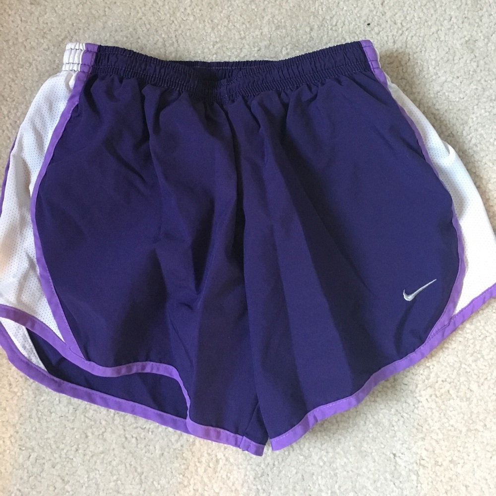 Nike shorts kids size L.
