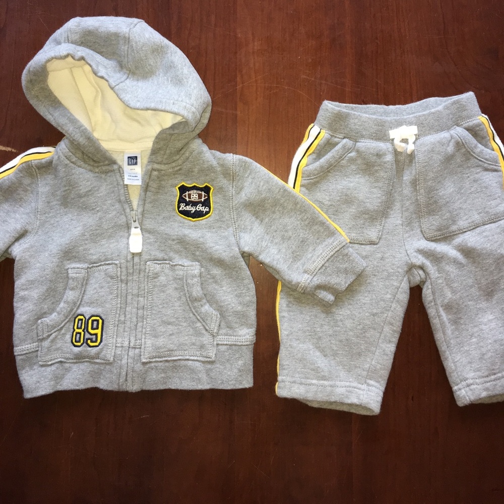 3-6 months Baby Gap sweatshirt and sweatpants