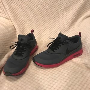 Almost brand new gray and pink Nike sneakers