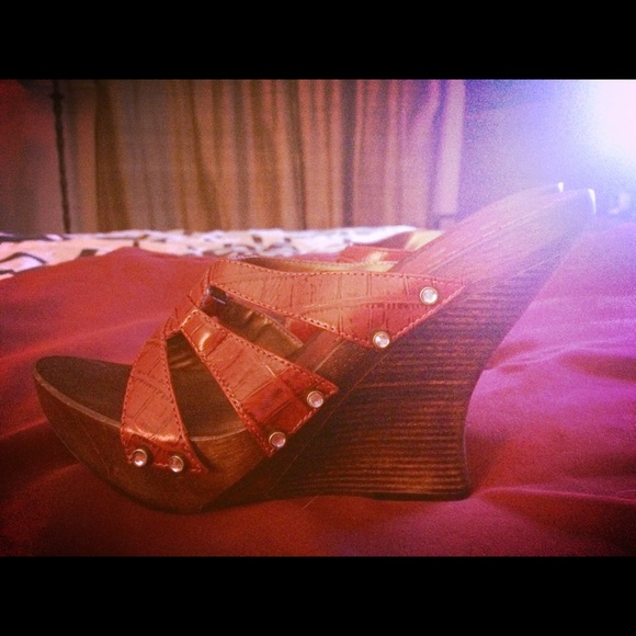 Bebe Platforms - Picture 2 of 3