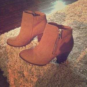 Tan Aldo Ankle Boots, size 9, barely worn