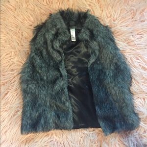 Girls Grey Fuzzy Vest