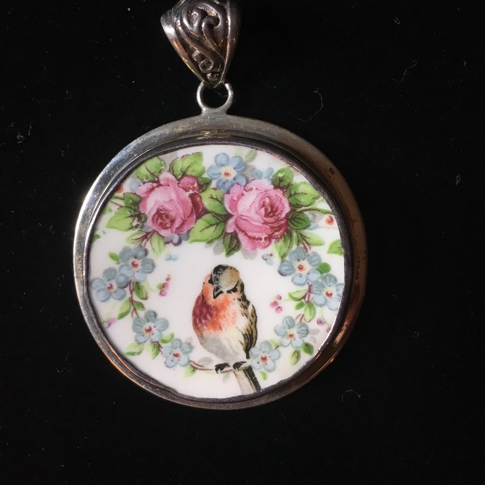 Bird pendant (silver & broken china)