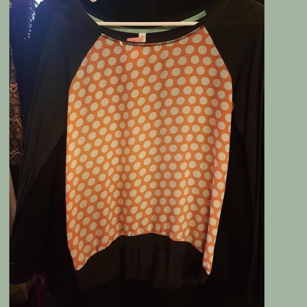 🌷5 for $25🌷 xhilaration gray top with polka dots