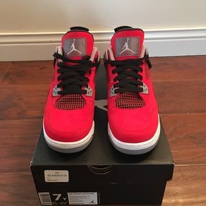 Nike air Jordan red Toro 4s 7Y/8.5W