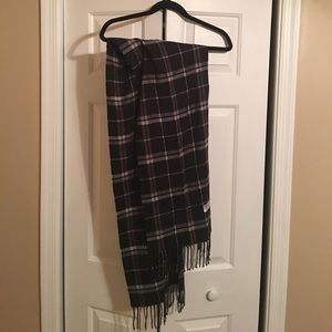 Scarf. Cashmere feel. 100% acrylic.