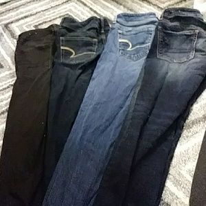 4 american eagle size 6 pants good condition.