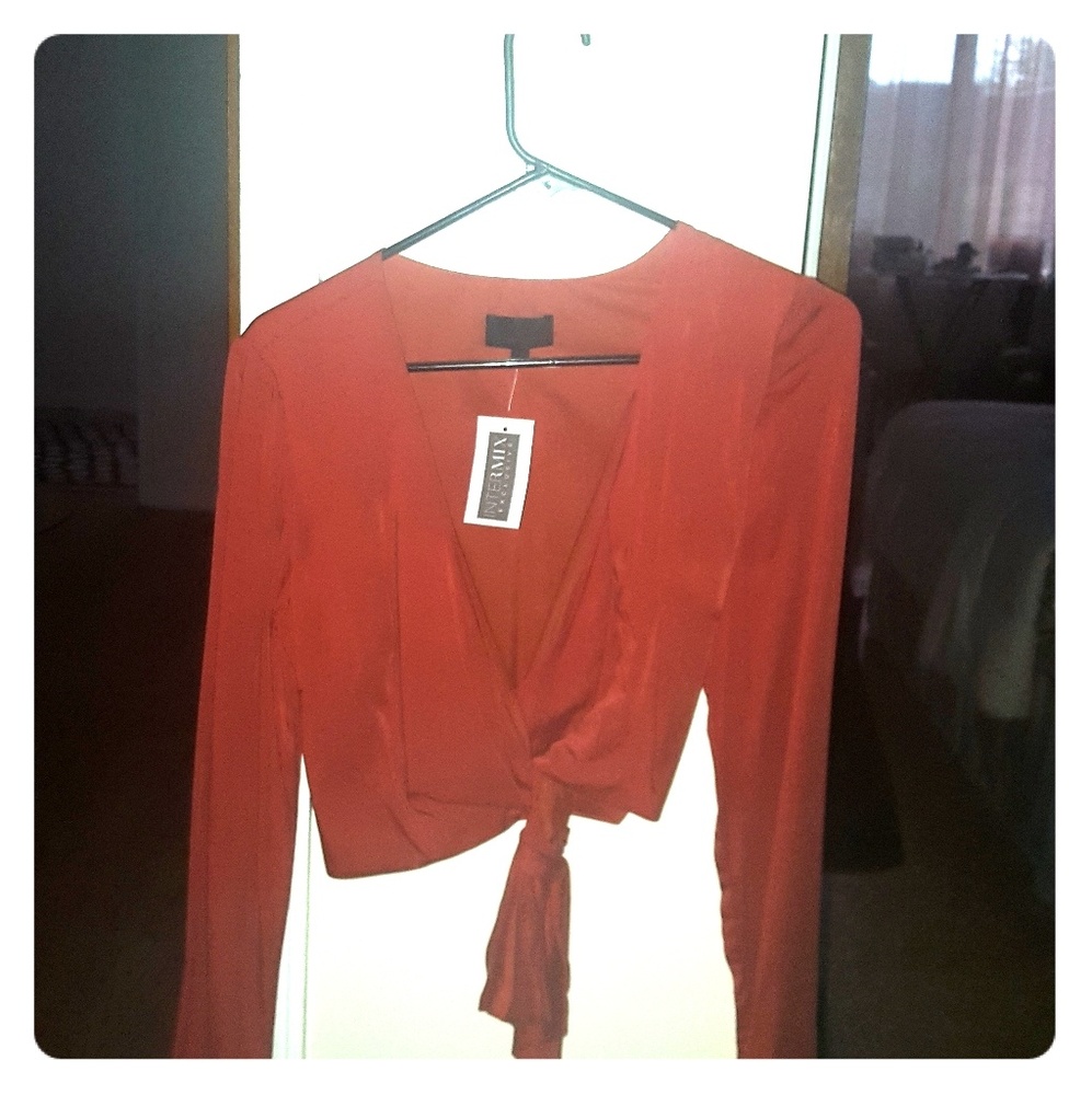 Nwt Intermix wrap top