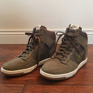 Nike sky high wedge, olive green suede womens 9