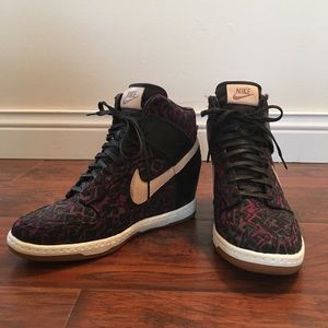 Nike sky high wedge, purple pattern, w size 8.5