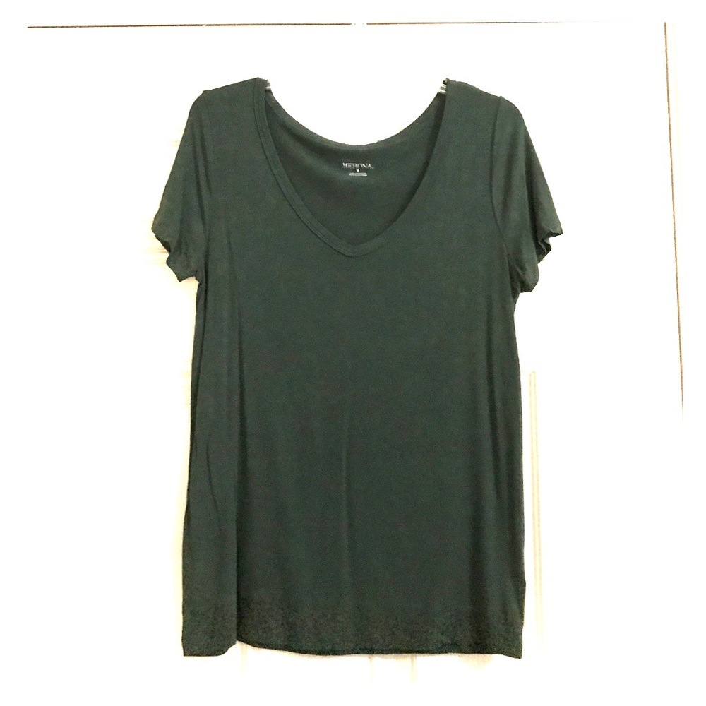Dark green tshirt