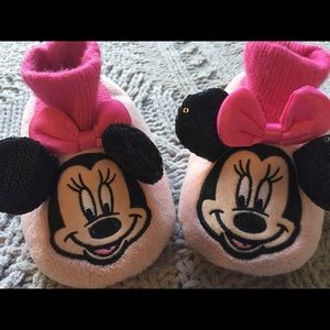 Little girls Minnie Mouse sequin slippers