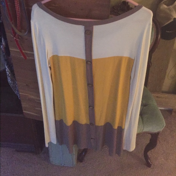 Top - Picture 2 of 2