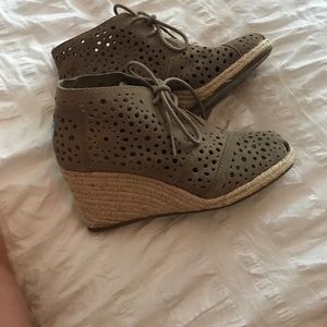 Toms wedge booties