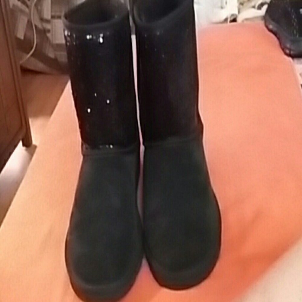 BOOTS ( ugg type )