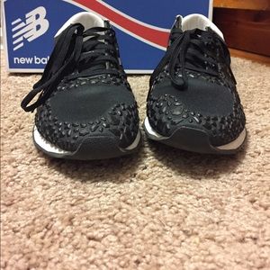 new balance 420 black embossed new balance 420 black embossed