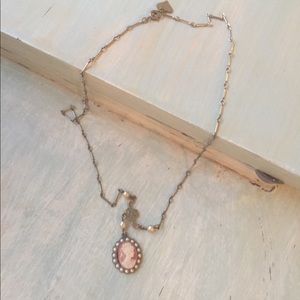 Short/medium necklace