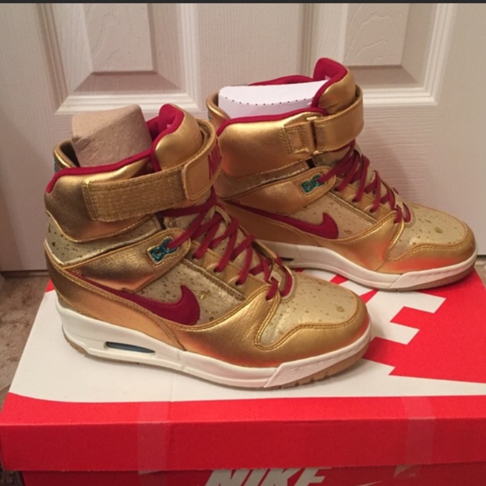 Nike revolution sky hi