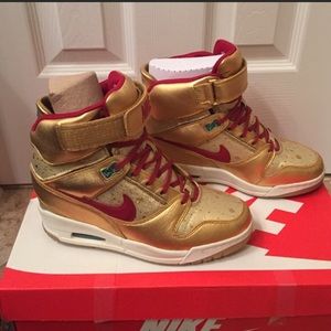 Nike revolution sky hi