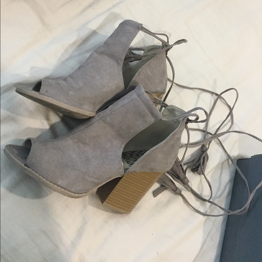 String tied booties!