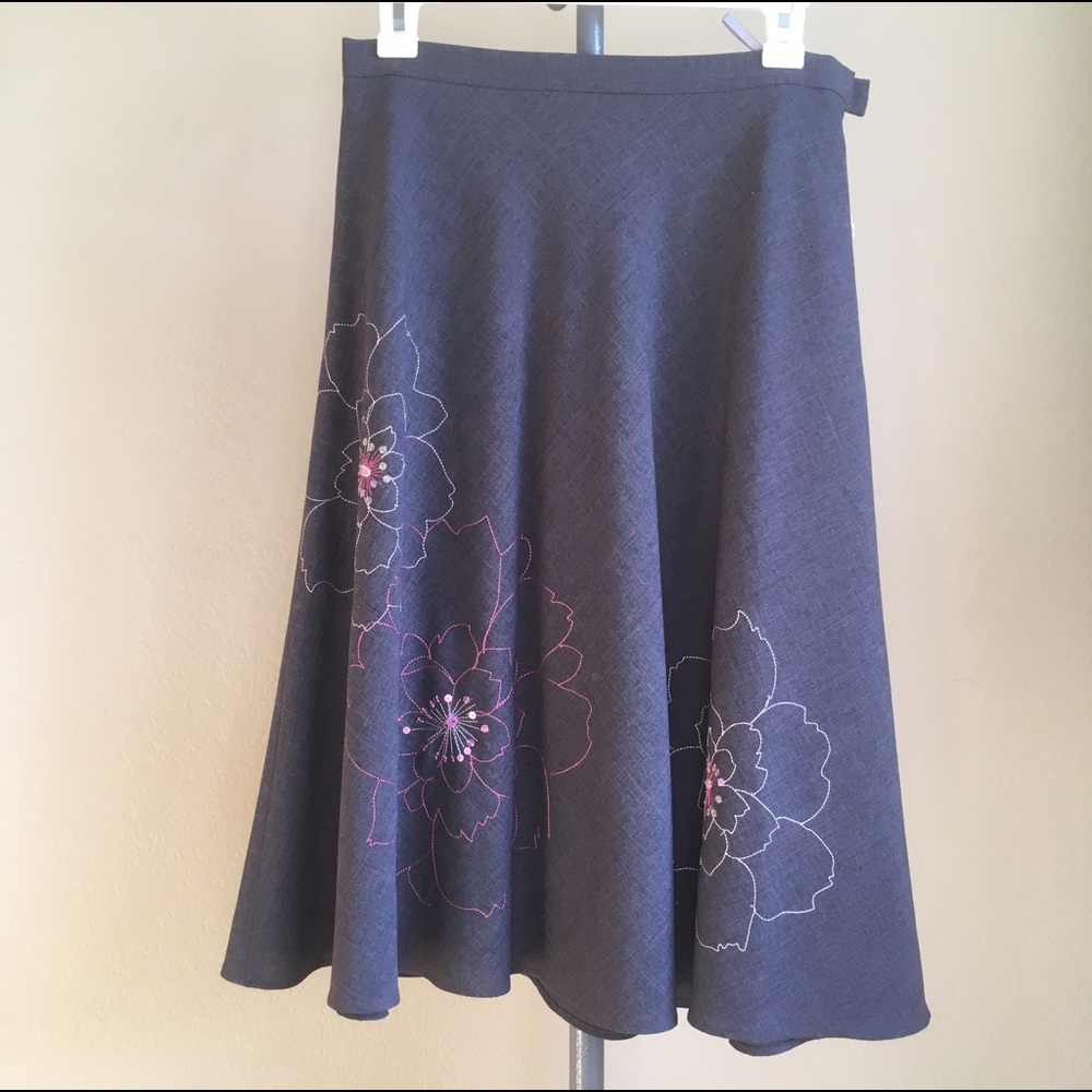 2/$25 🌟 NWT Gray Skirt Beaded & Embroidered