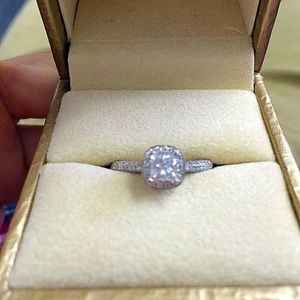 18kt. White Gold engagement ring.
