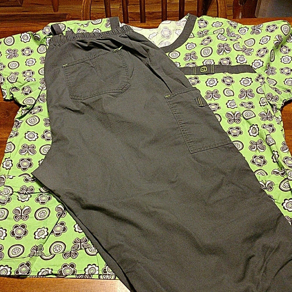 Scrub set