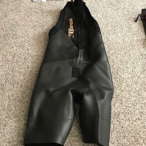 Like new xl wetsuit. Neosport.