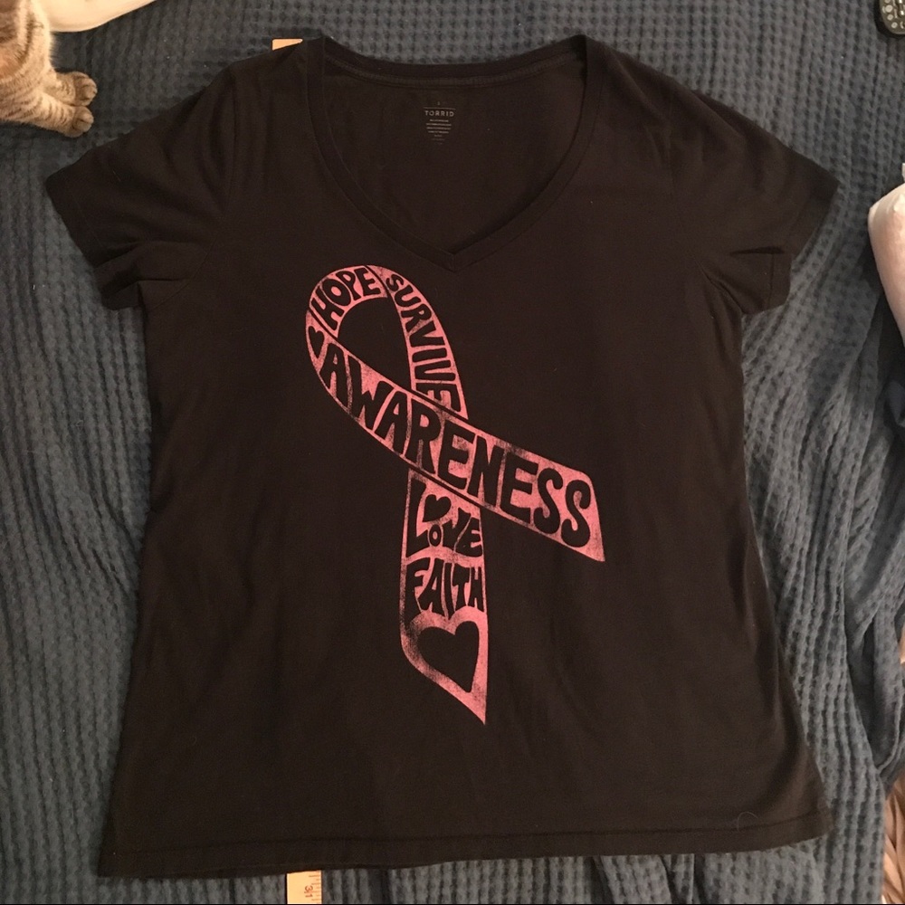 Torrid 🎀 Breast Cancer Awareness 💗 tshirt